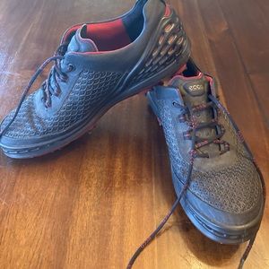 Mens ECCO Golf Shoe.  45 euro Black with red.  Measures to USA 11.5,